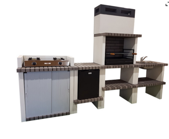 Churrasqueira Camping com bancada de lava loiças e fogão.