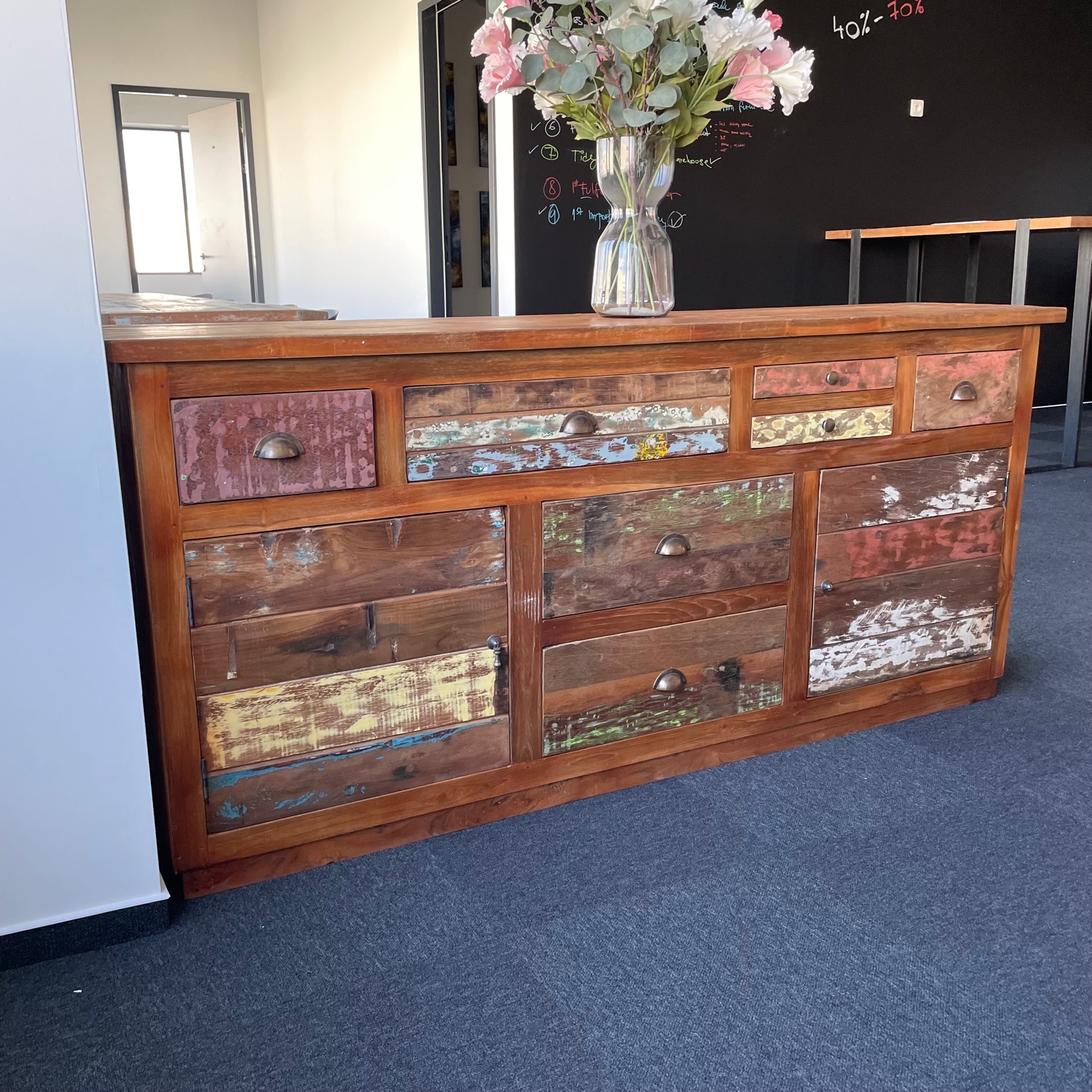 Aparador rústico em madeira reciclada com 9 gavetas