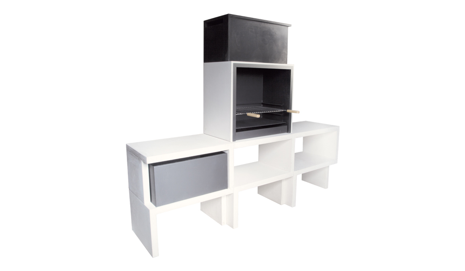 Churrasqueira Liv da Blive em betão hidrófugo e metal resistente à água, com grelha em inox, ideal para churrascos com lenha ou carvão vegetal em áreas externas.