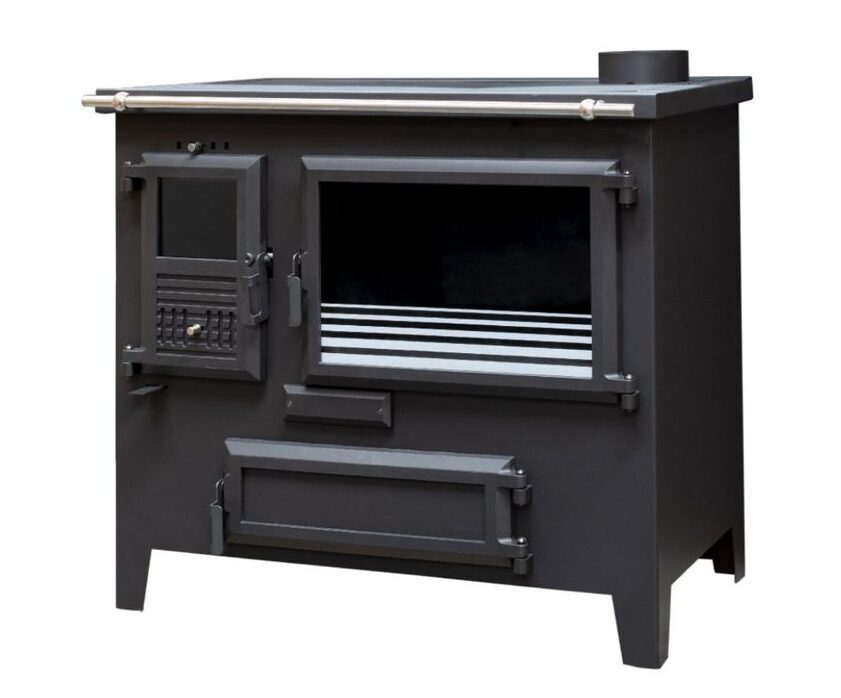 Fogão a lenha com forno em aço, portas em alumínio fundido e potência de 8,9 kW.