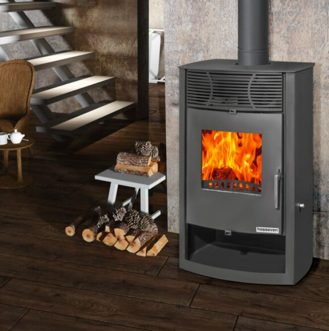 Salamandra a lenha Denice 5055 – eficiente, robusta e ideal para aquecer espaços médios com conforto e elegância.
