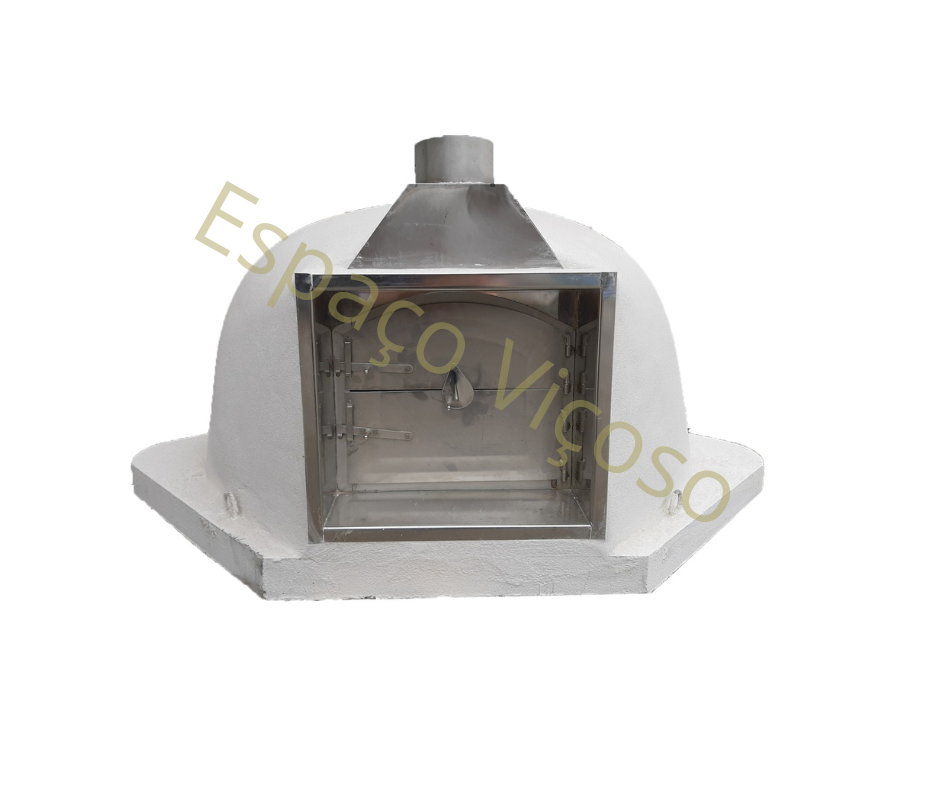 Forno a lenha de canto Évora com porta em inox, modelo artesanal em tijolo refratário e ferro reforçado.