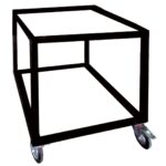 Suporte em ferro com rodas para forno a lenha, estrutura preta resistente.