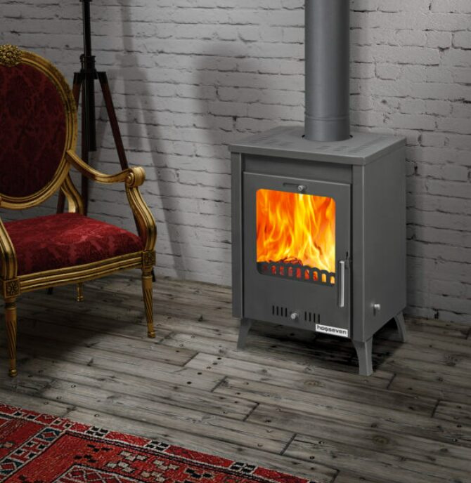 A salamandra a lenha Olympus 5010 combina design funcional e alto desempenho. Fabricada em ferro fundido e aço reforçado, garante durabilidade, chama limpa e calor uniforme.