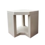 Suporte para forno de canto CAPRICE em betão reforçado pintado de bege, ideal para forno 85×85 cm. Estrutura sólida e design mediterrânico.