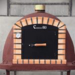 Forno de barro isolado a cortiça com porta em ferro, artesanal, pronto a cozinhar e disponível em várias medidas.