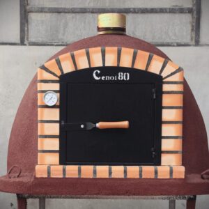 Forno de barro isolado a cortiça com porta em ferro, artesanal, pronto a cozinhar e disponível em várias medidas.